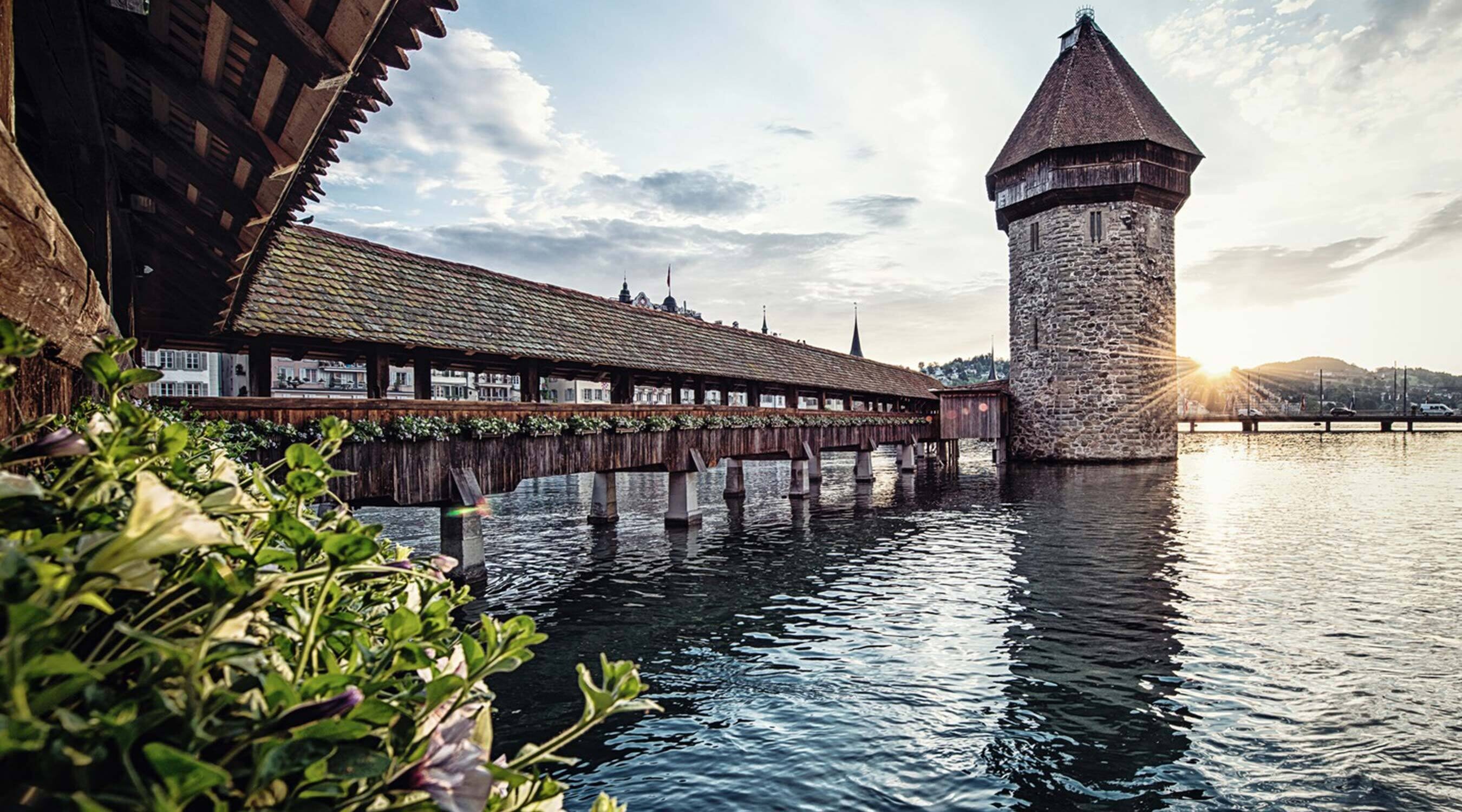 Kapellbruecke hotel de la paix luzern 01